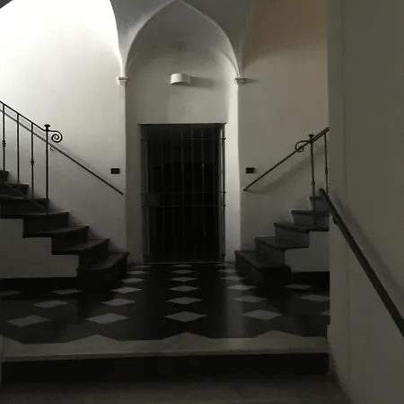 Gioiello In Centro Storico Di