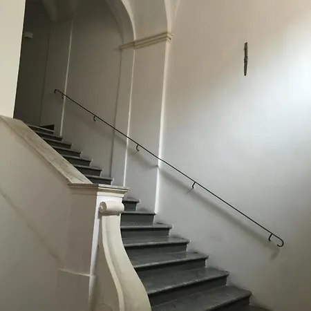 Gioiello In Centro Storico Di شقة